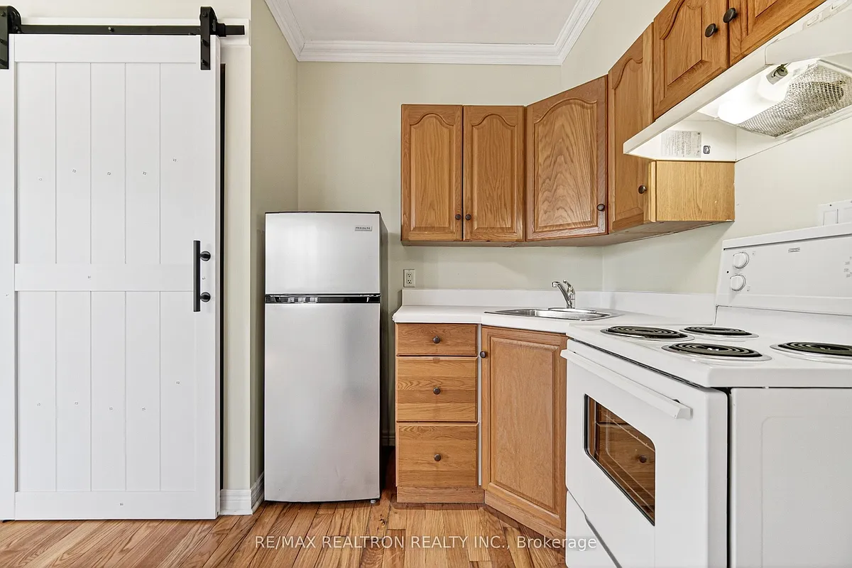 Building Photo - 454 Donlands Ave #A1