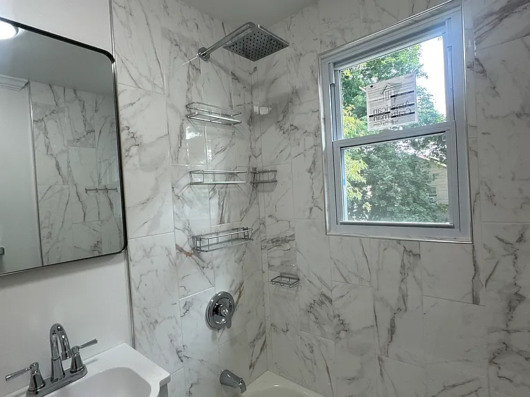 34 Dupont Pl — Photo 10