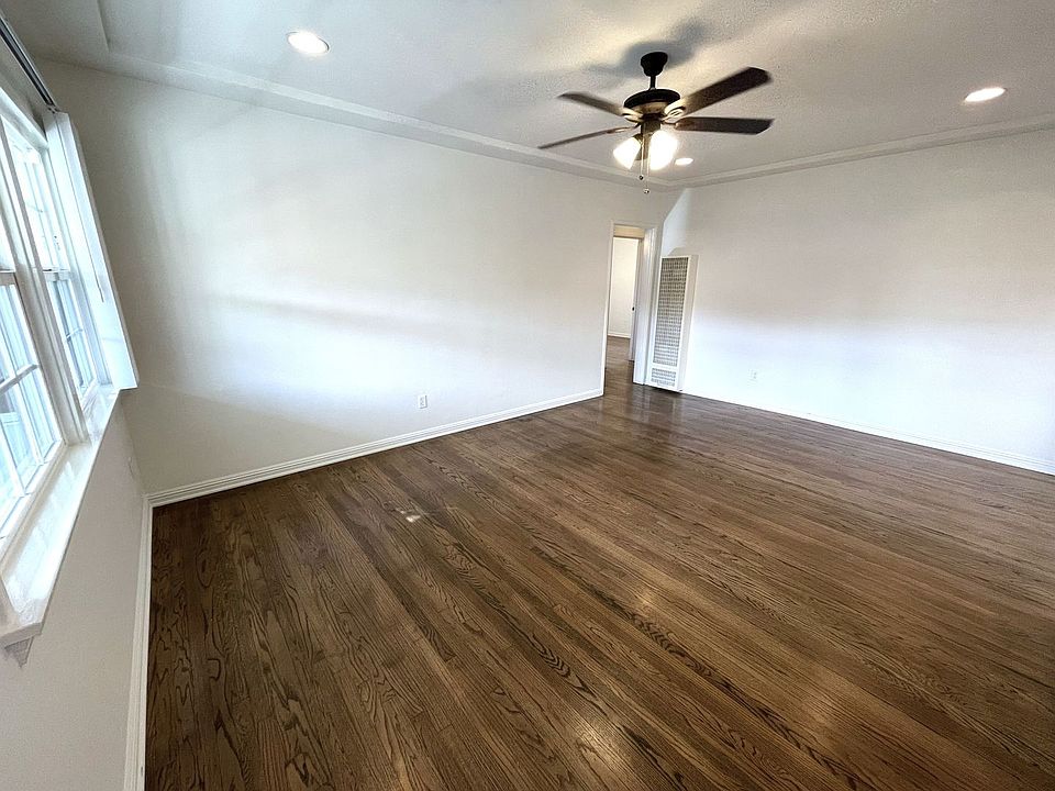 1st image of 3211 Bagley Ave #3215
