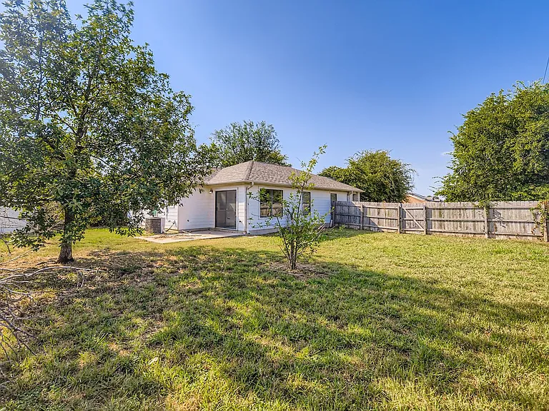 101 Bandara Woods Blvd — Photo 10