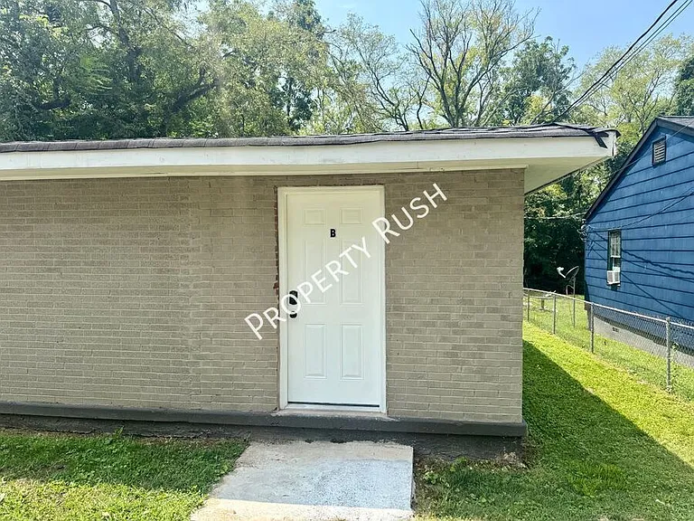 1718 Portland St #B — Photo 4