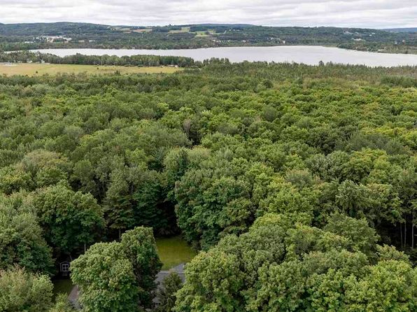 8913 Horseshoe Dr, Harbor Springs, MI 49740