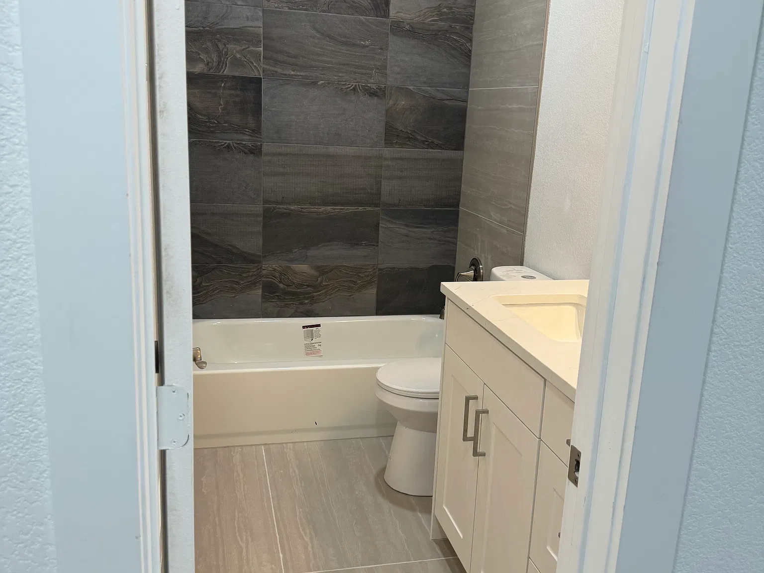 3 bed, 1985 sqft, $900 — Photo 3