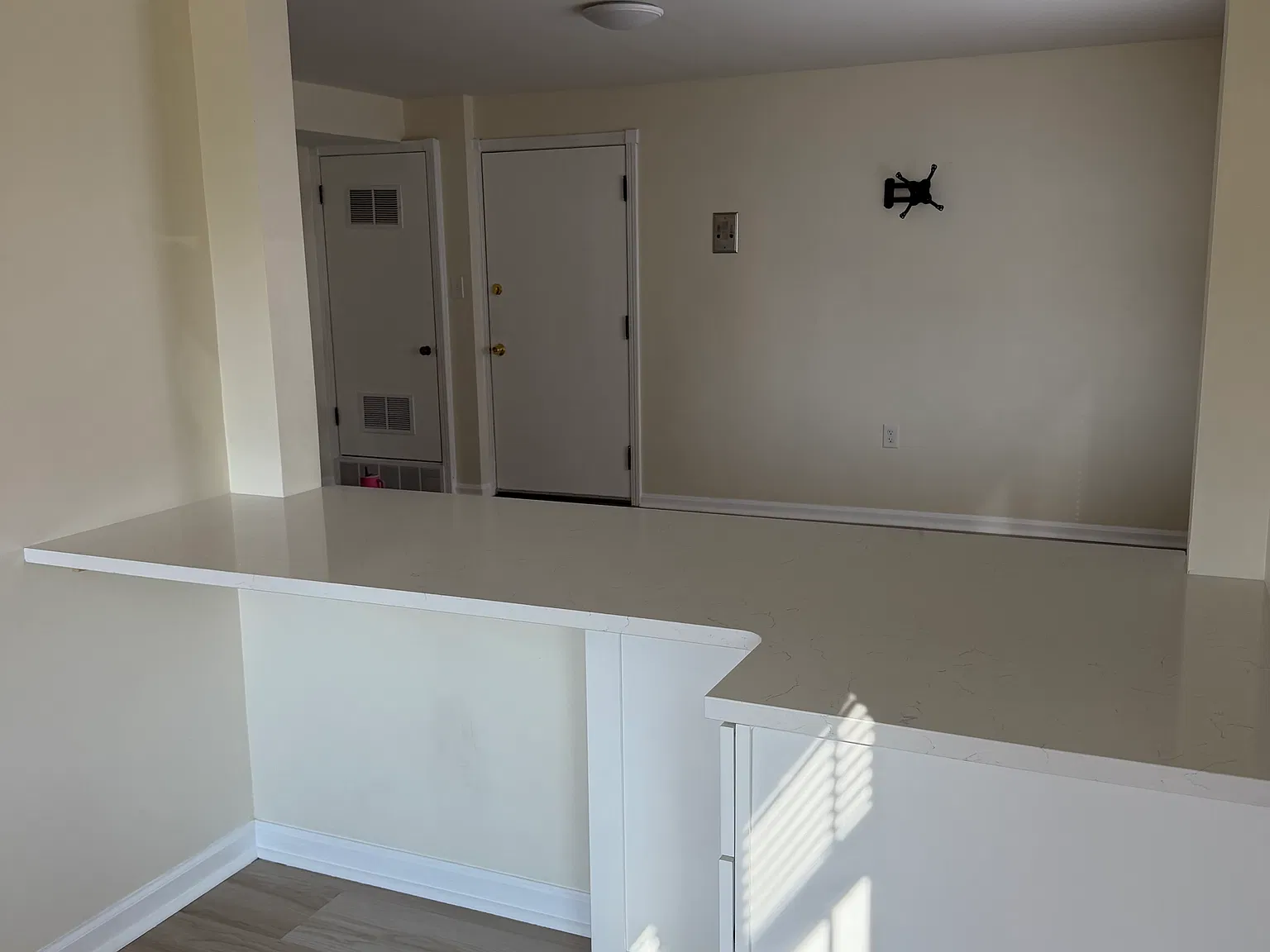 1 bed, 700 sqft, $1,075 — Photo 3