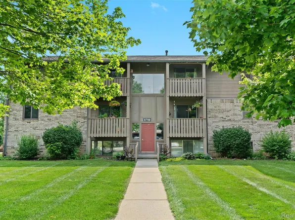8709 Candlewood Trl, Brighton, MI 48116