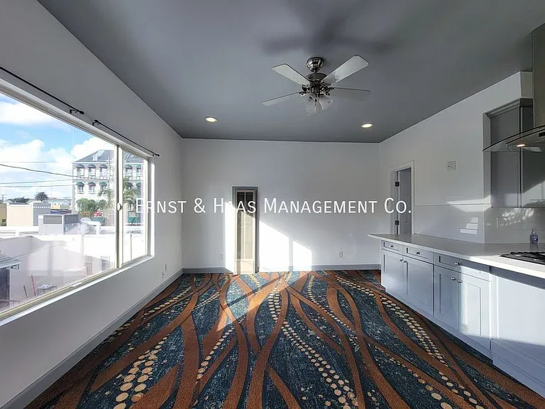 934 E Broadway — Photo 5
