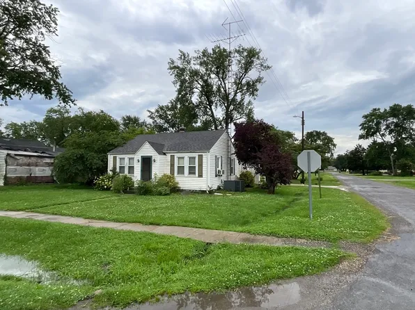 213 Maple St, Odin, IL 62870