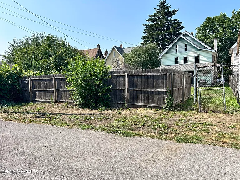 1225 Memorial Ave — Photo 20