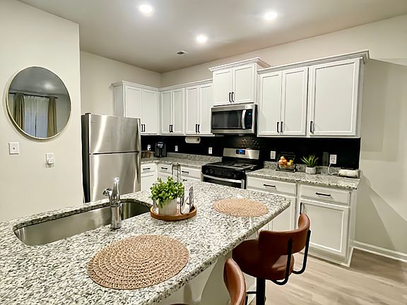 3rd image of 1517 Auckland Ct