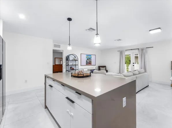 2848 NW 9th Pl, Fort Lauderdale, FL