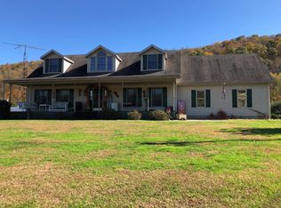 2 Oak St, Sistersville, WV 26175