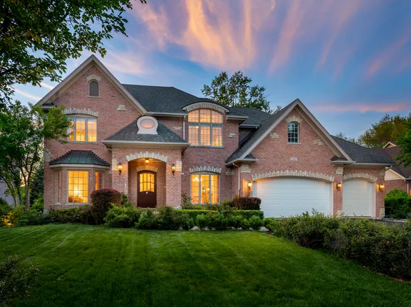 360 Coralynn Ct, Willowbrook, IL 60527