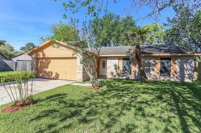 1st image of 220 Redbud Cir