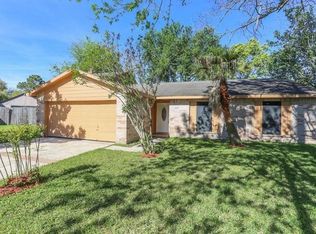 220 Redbud Cir, League City, TX 77573