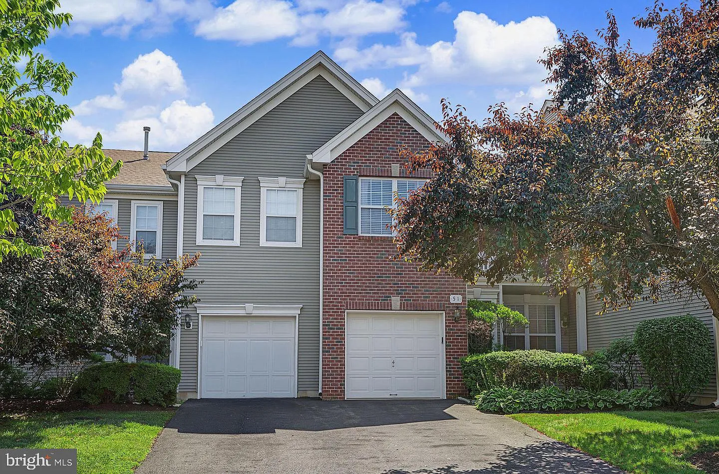 3 bed, 2.5 bath, 2092 sqft, $3,700 — Photo 2