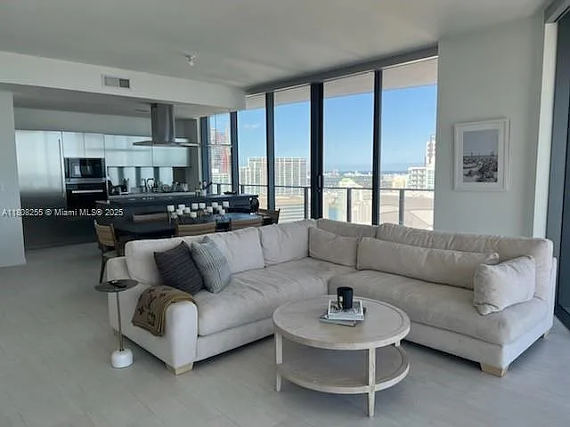 3 bed, 1955 sqft, $16,500 — Photo 3