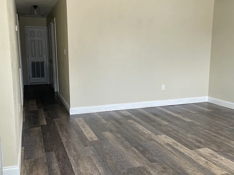2201 9th Ct NE — Photo 2
