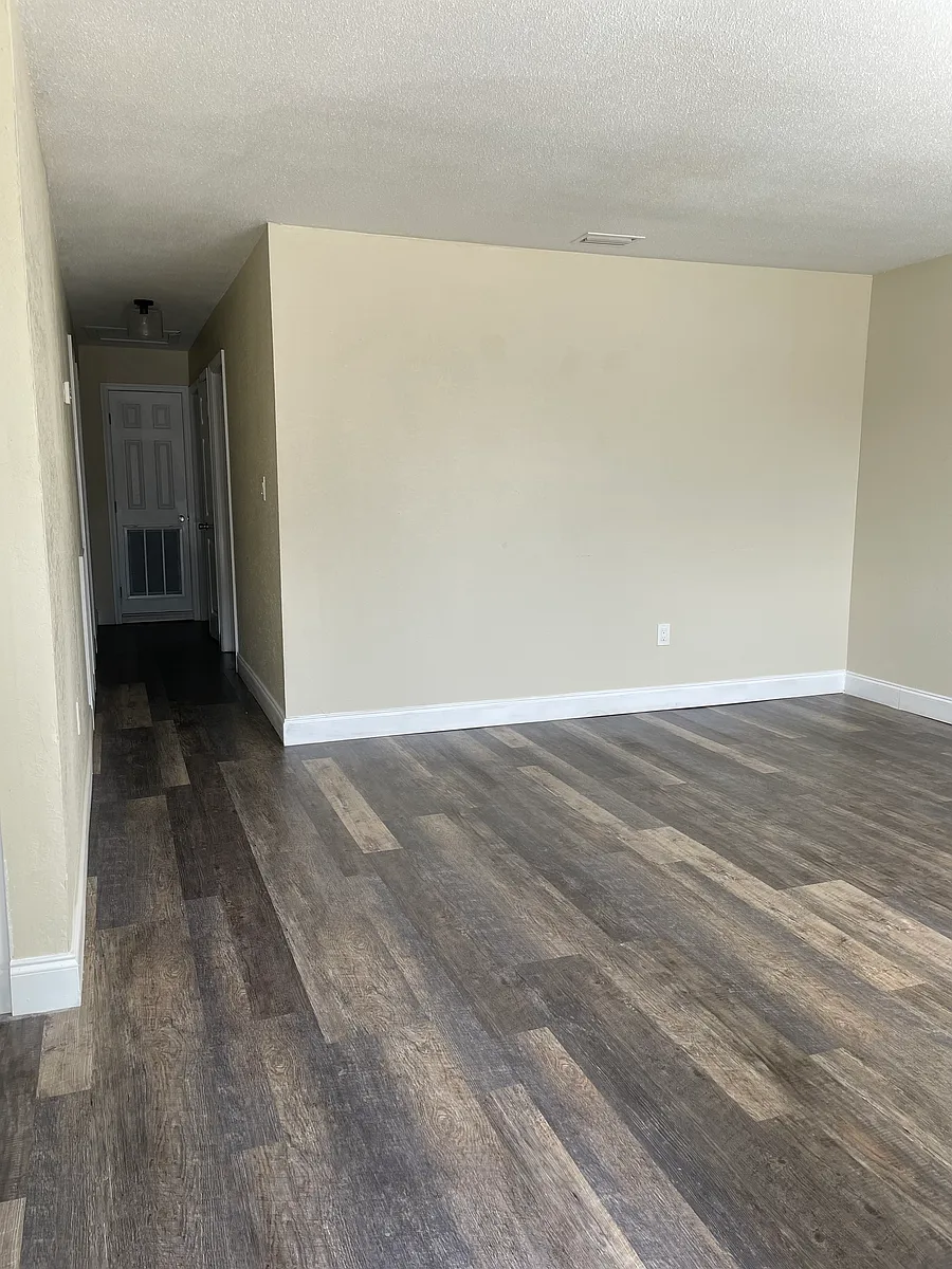 Building Photo - 2201 9th Ct NE