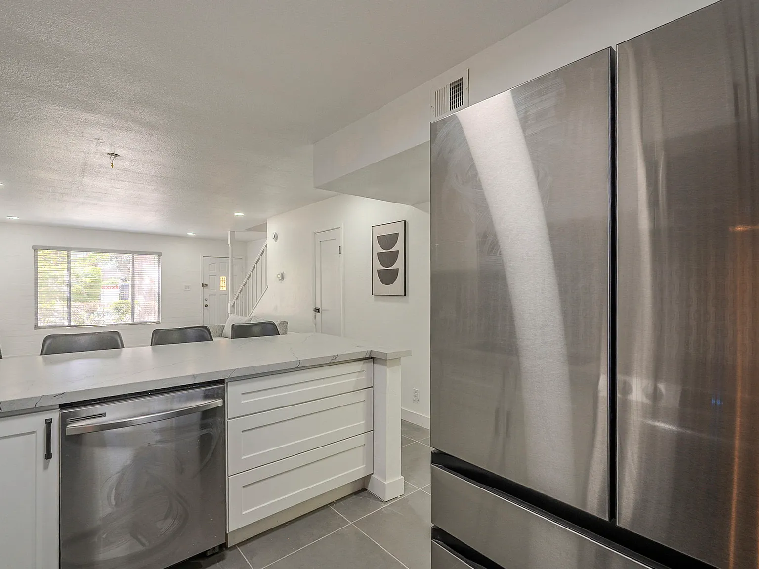 2 bed, 1.5 bath, 1005 sqft, $2,500 — Photo 4