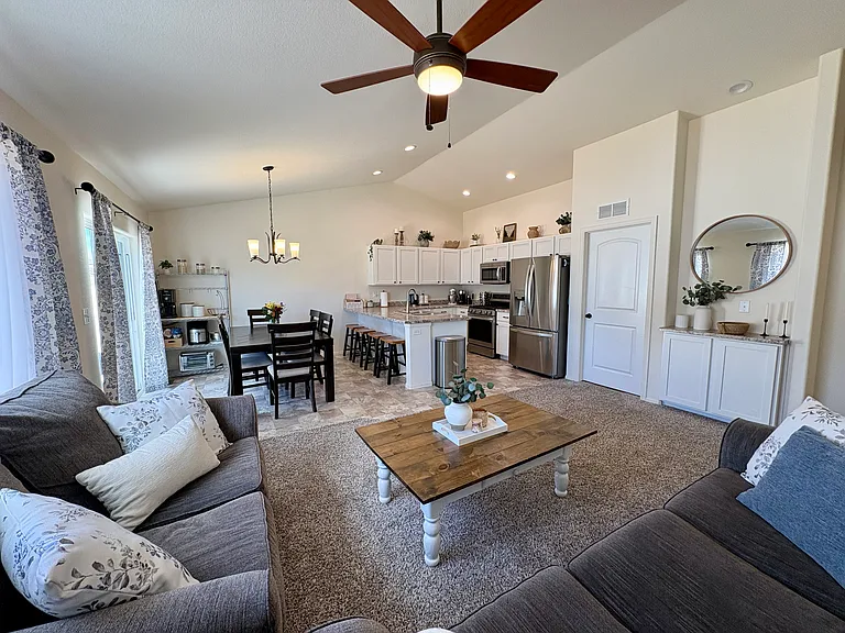 916 Greenbrook Dr — Photo 3