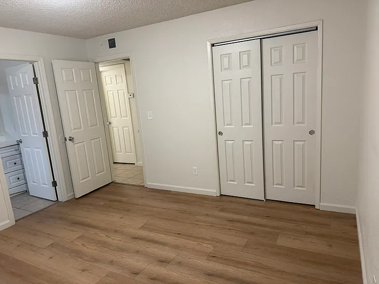 2241 N Chestnut Ave #103 — Photo 7