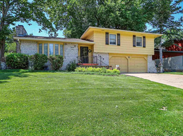 1815 Denholm Dr, Manhattan, KS 66503