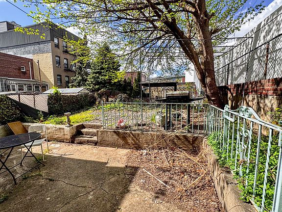 4th image of 1922 24th Ave #1