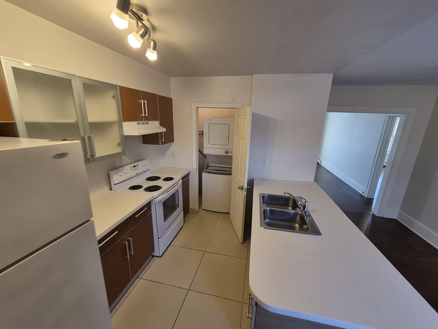2 bed, 850 sqft, $1,600 — Photo 3