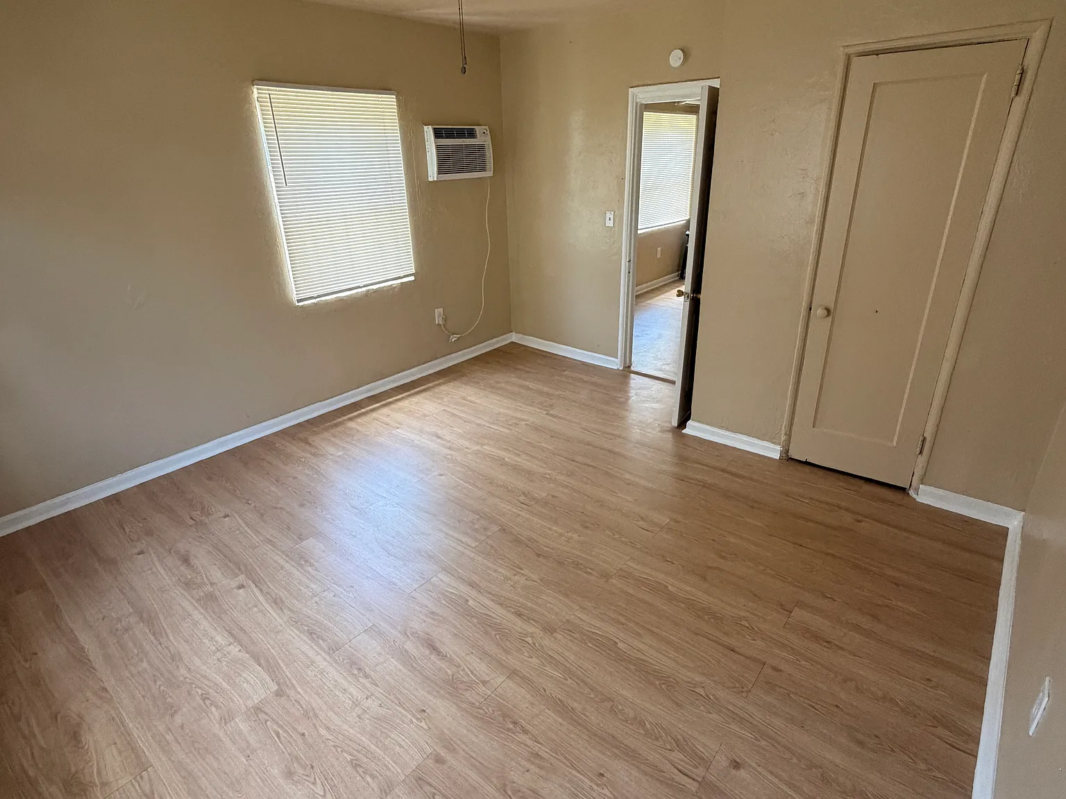 4628 NW 16th Ave — Photo 3