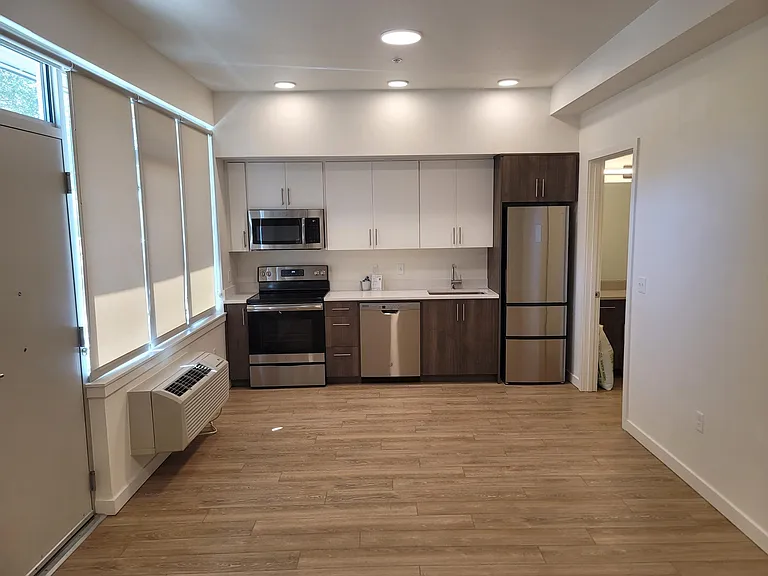 505 Dekum Apartments — Photo 53
