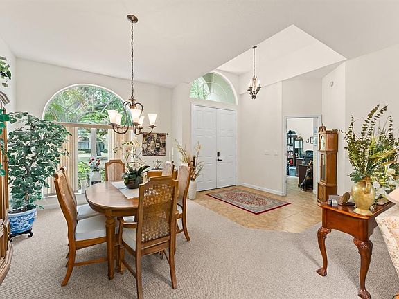 4th image of 827 Chatfield Way