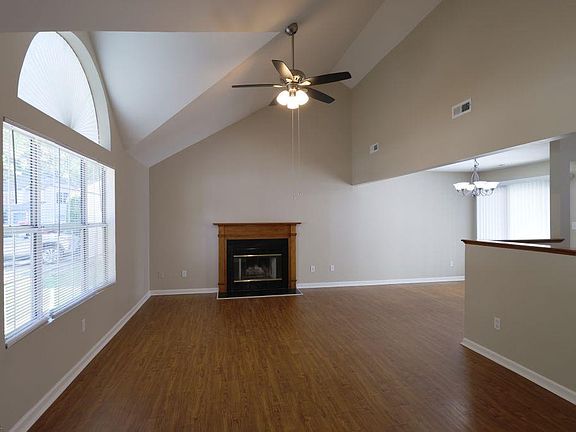 3rd image of 207 Windy Ridge Ln