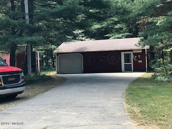 3rd image of 12898 Lincoln Lake Ct NE
