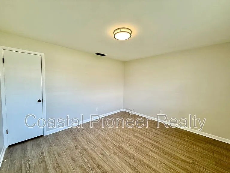 14903 Imperial Point Dr N — Photo 17