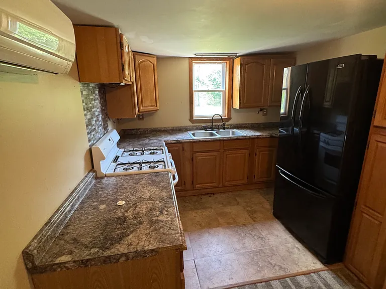 315 W 2nd St — Photo 5
