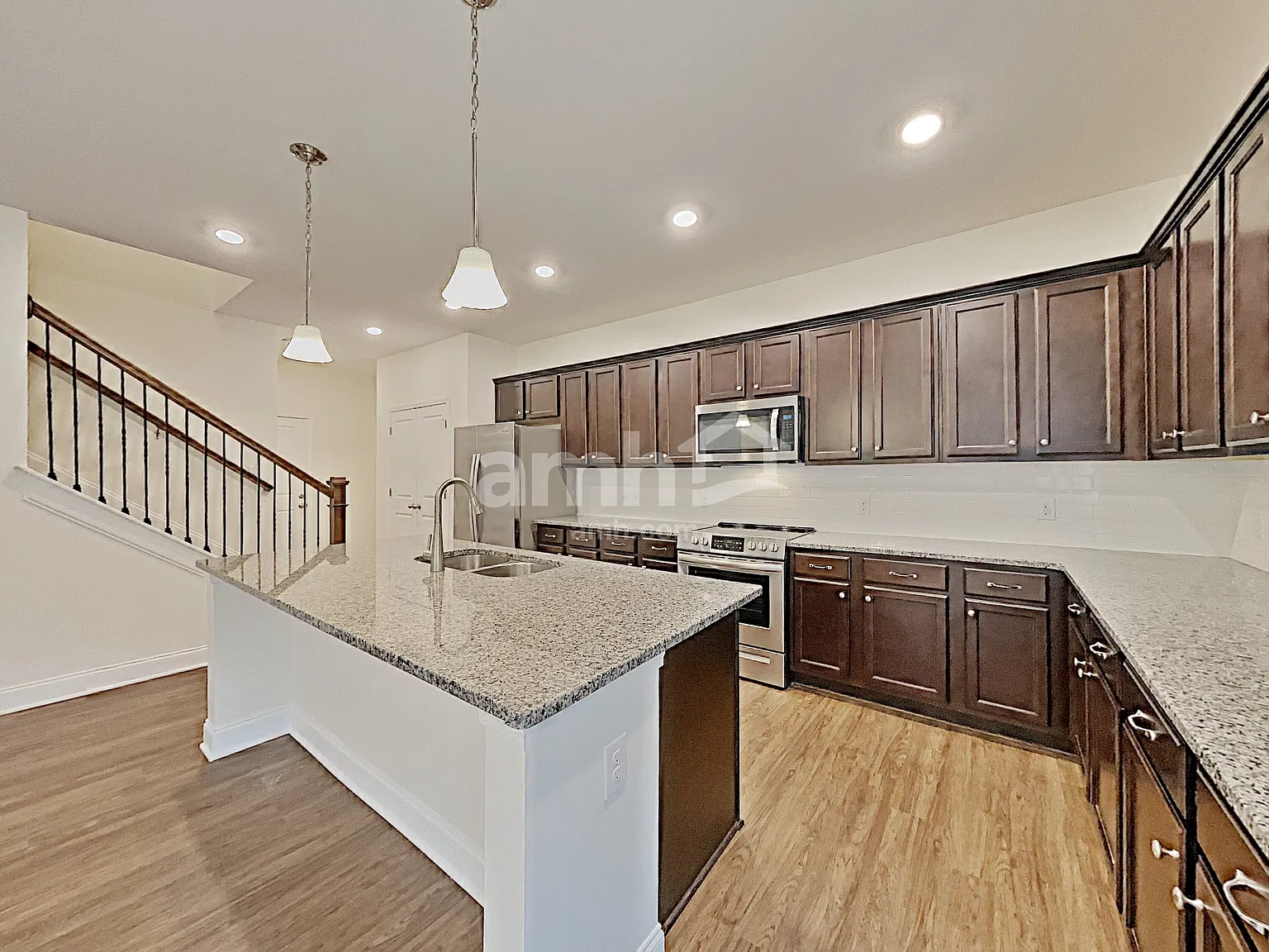 5 bed, 3.0 bath, 2596 sqft, $2,850 — Photo 3