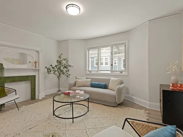 3 Regent Cir Floor 2, Jamaica Plain, MA 02130