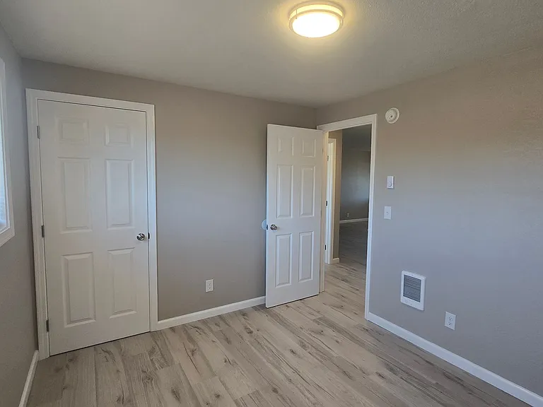 180 Garland Way N — Photo 11