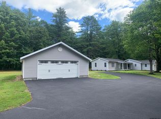 34 Ballard Rd, Gansevoort, NY 12831