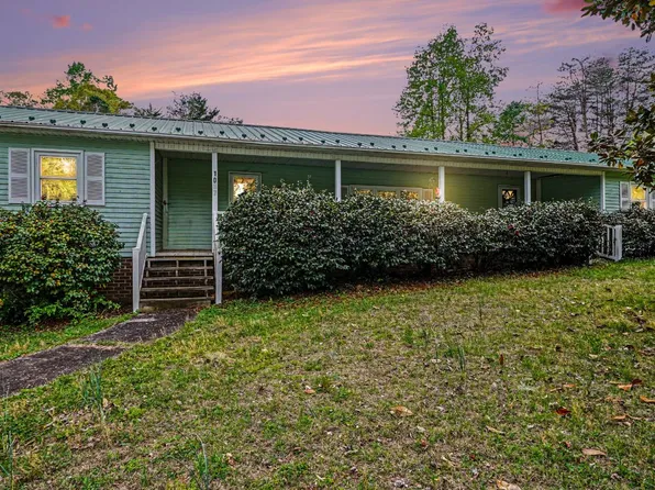 1037 Autumn Leaf Ln, Hamptonville, NC 27020