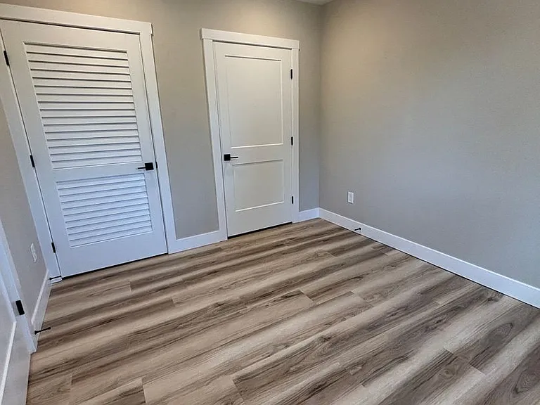 106 E Sycamore St — Photo 11