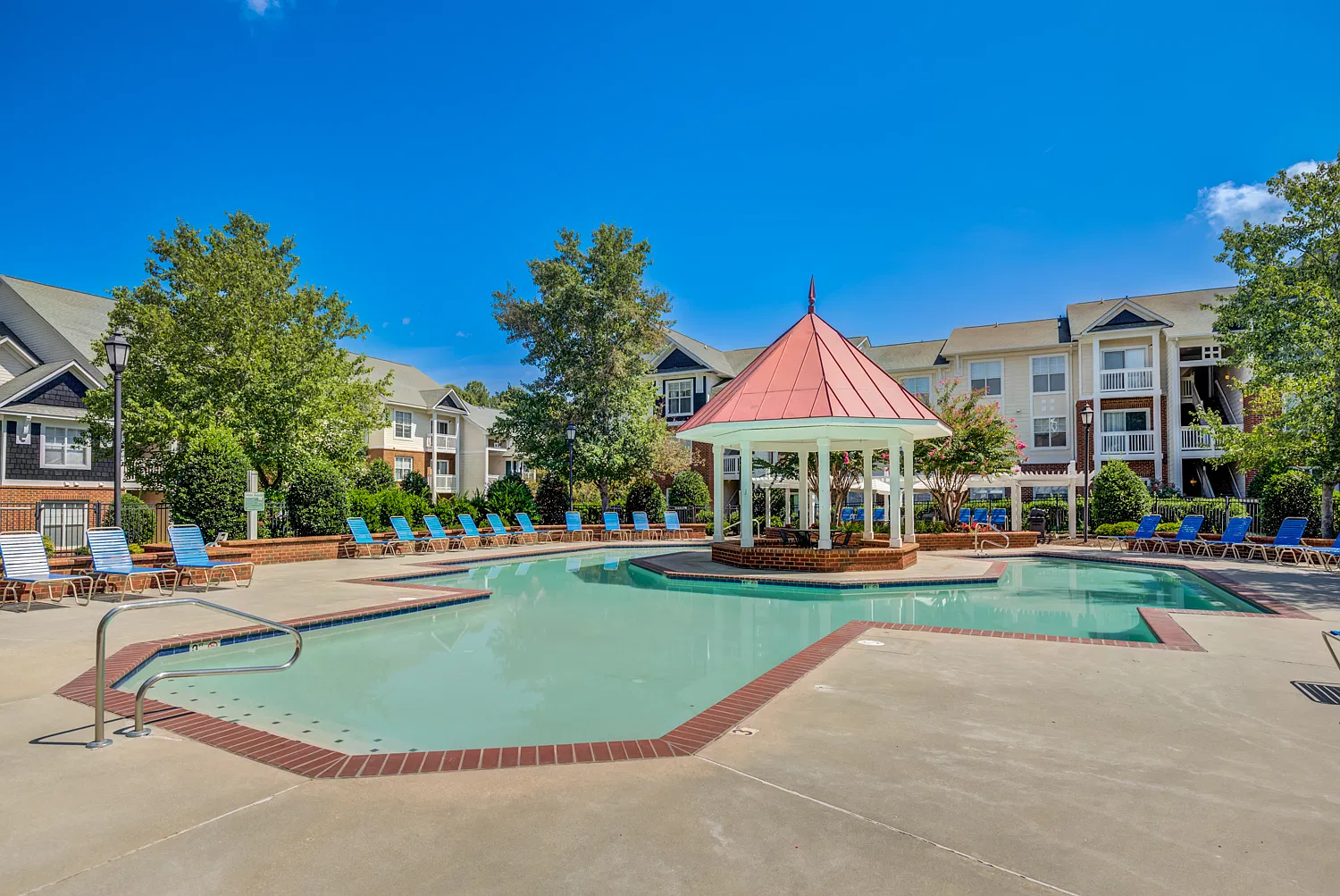 Sterling Glen Apartments — Photo 4