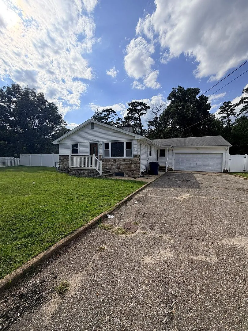 254 Admiral Ave — Photo 1