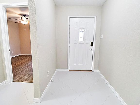 4th image of 709 Caddell St Suite B