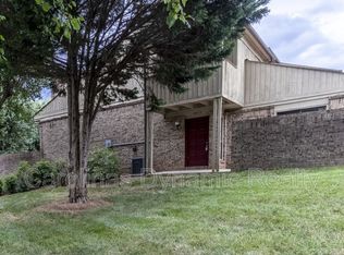8013 Charter Oak Ln, Charlotte, NC 28226