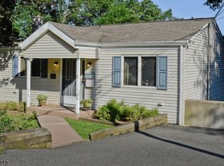 8 Fern Rd, Sparta, NJ 07871