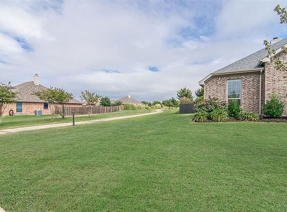 3rd image of 400 Da Vinci Ln
