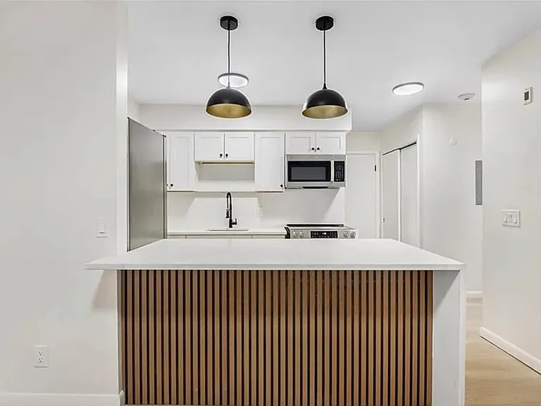 400 Narragansett Pkwy #C7 — Photo 1