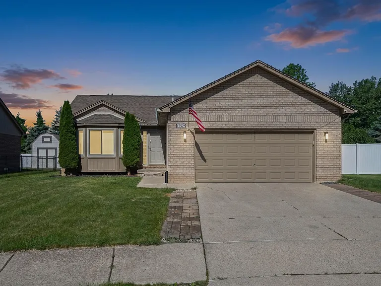 45925 Ashwood Ln — Photo 1