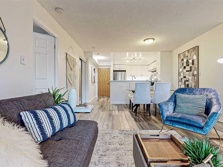 7 Lorraine Dr #502 — Photo 13